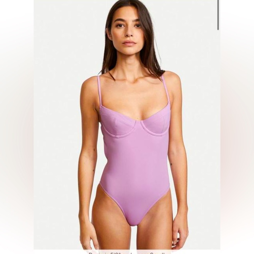 Victoria’s Secret swimsuit. Color: Lila. Size: L/M
